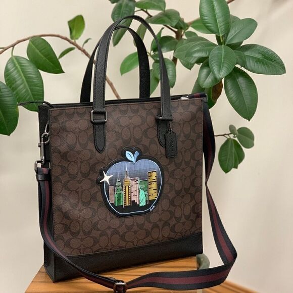 Coach Graham Structured Tote In Signature Canvas With Souvenir Patches - Picture 3 of 16